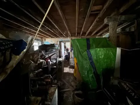 Property Filled of Waste Is Set for Auction at £38k